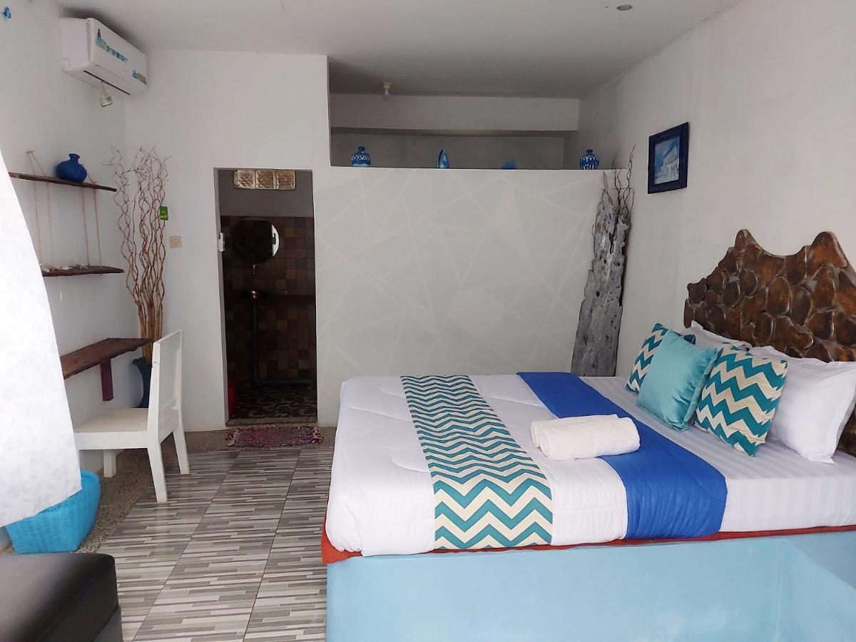 Blue Coral Homestay Karimunjawa-Inseln Exterior foto