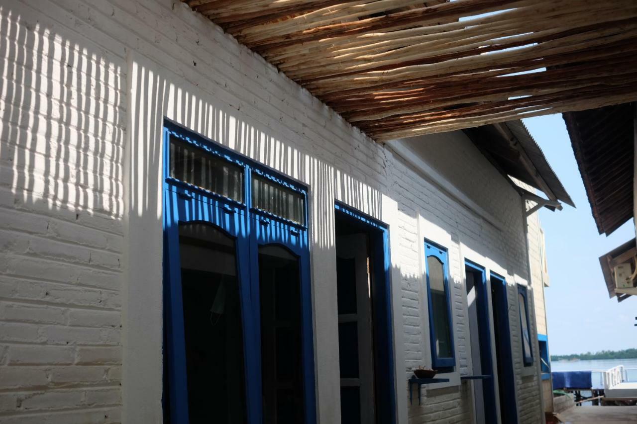 Blue Coral Homestay Karimunjawa-Inseln Exterior foto